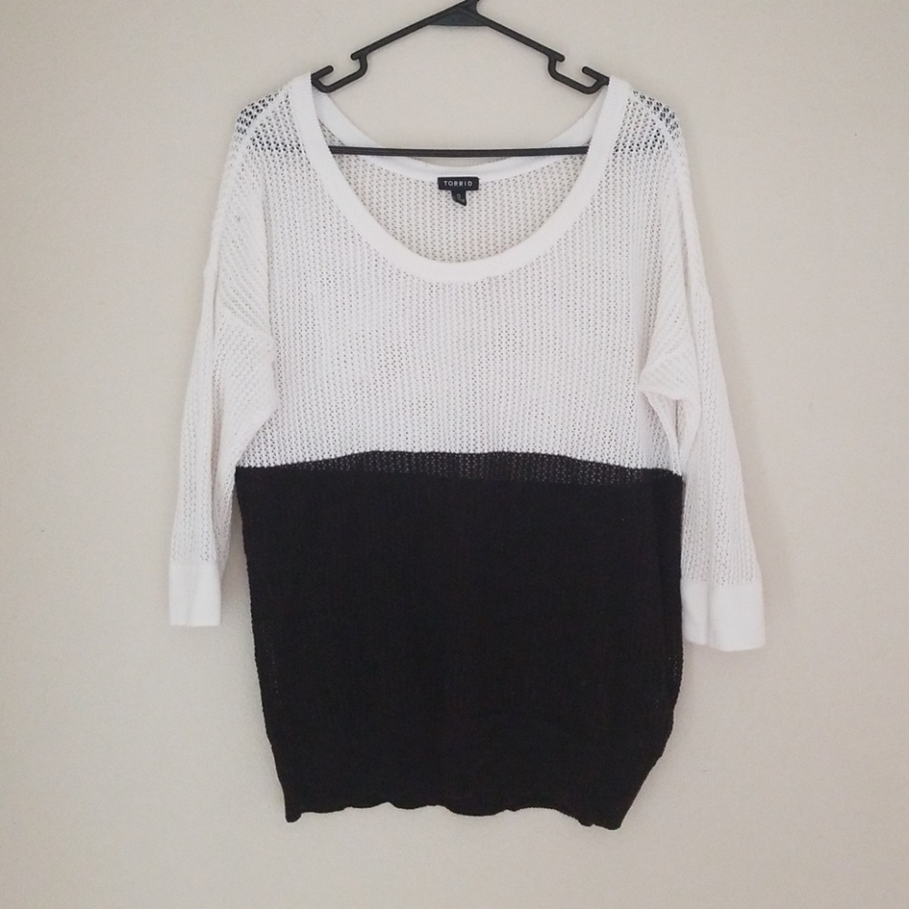 Torrid black and white sweater blouse